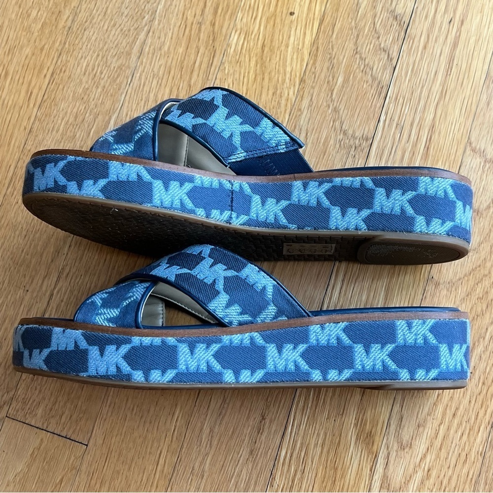 Michael Kors Indira Logo Jacquard Navy Platform Wedge Slide Sandal Size 8.5 - Picture 2 of 5